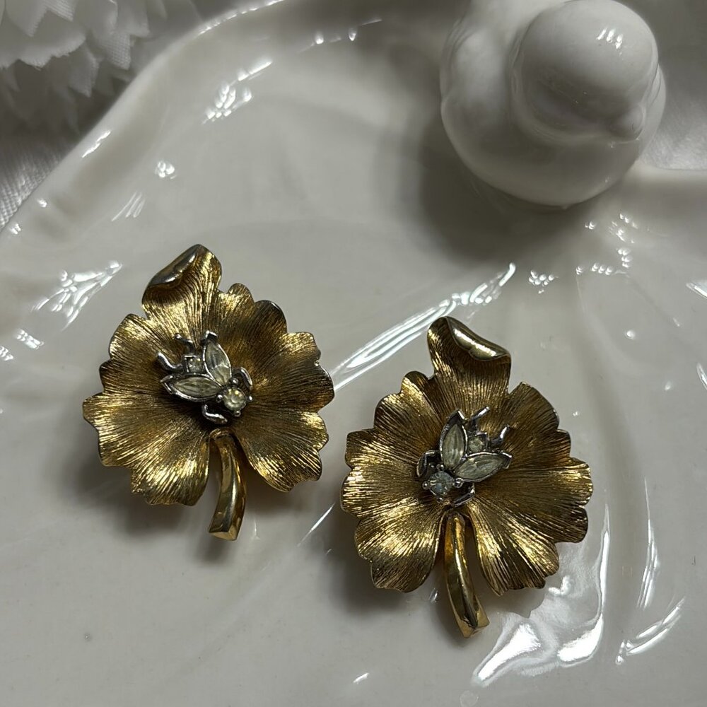 CROWN TRIFARI INSECT MAPLE LEAF DRESS CLIPS